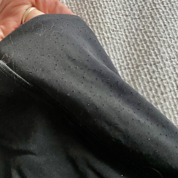 Lululemon crops with pocket 🍋 - Picture 2 of 4